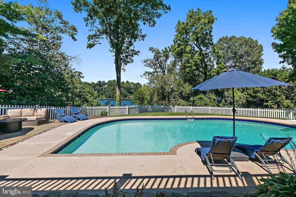 812 COACHWAY