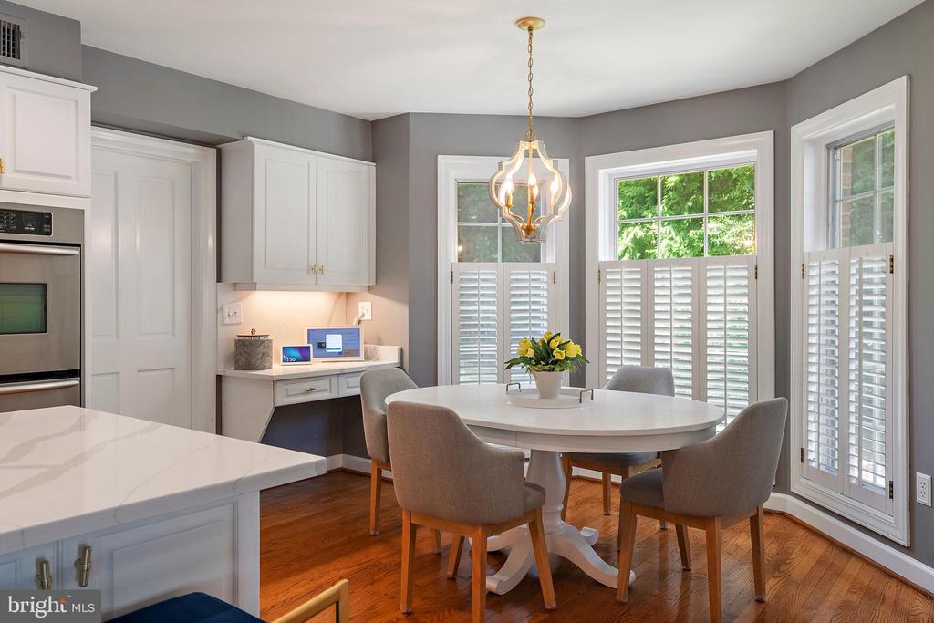 812 COACHWAY