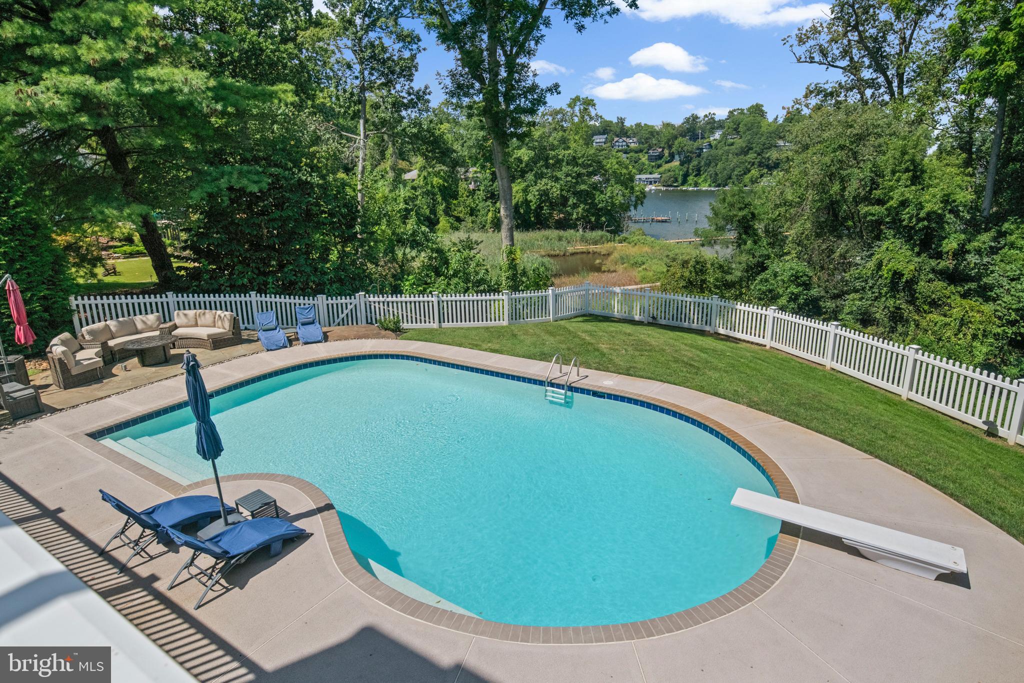 812 COACHWAY
