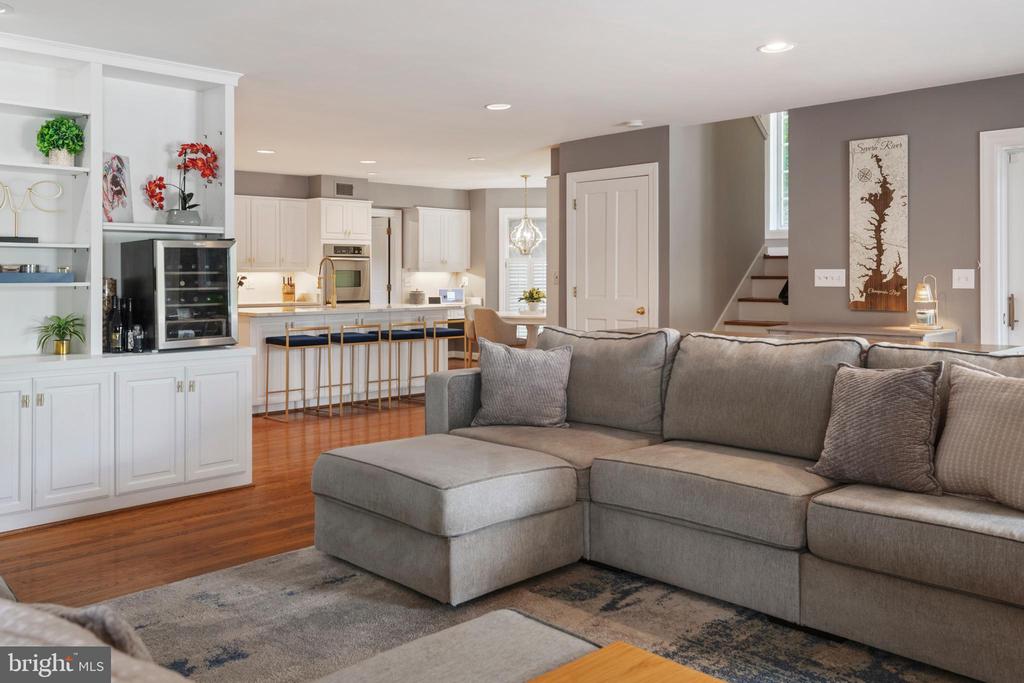 812 COACHWAY