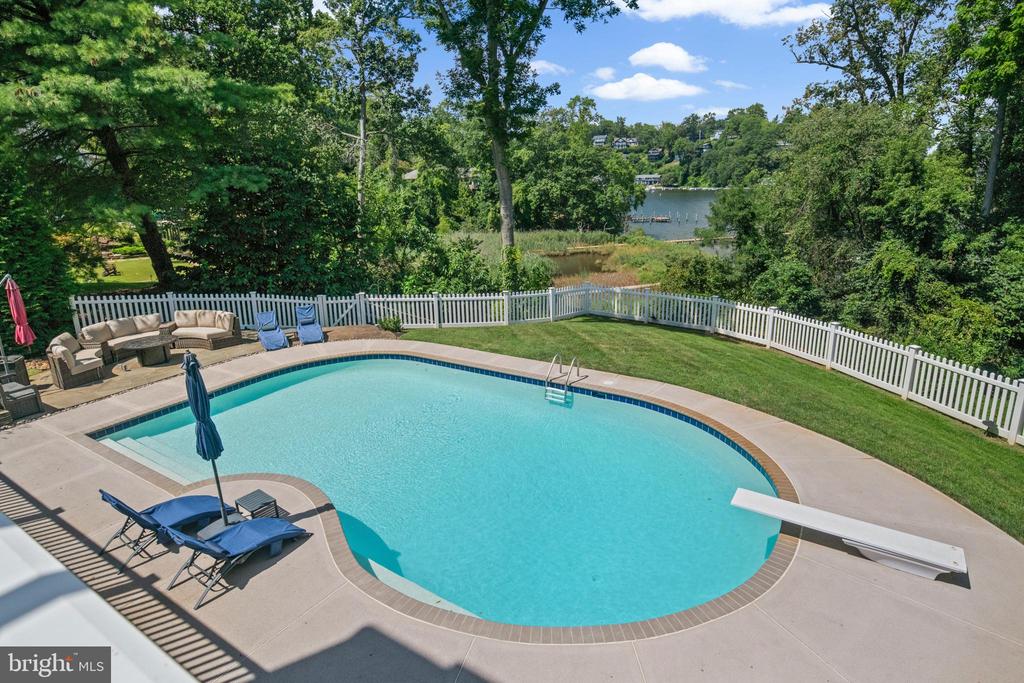 812 COACHWAY