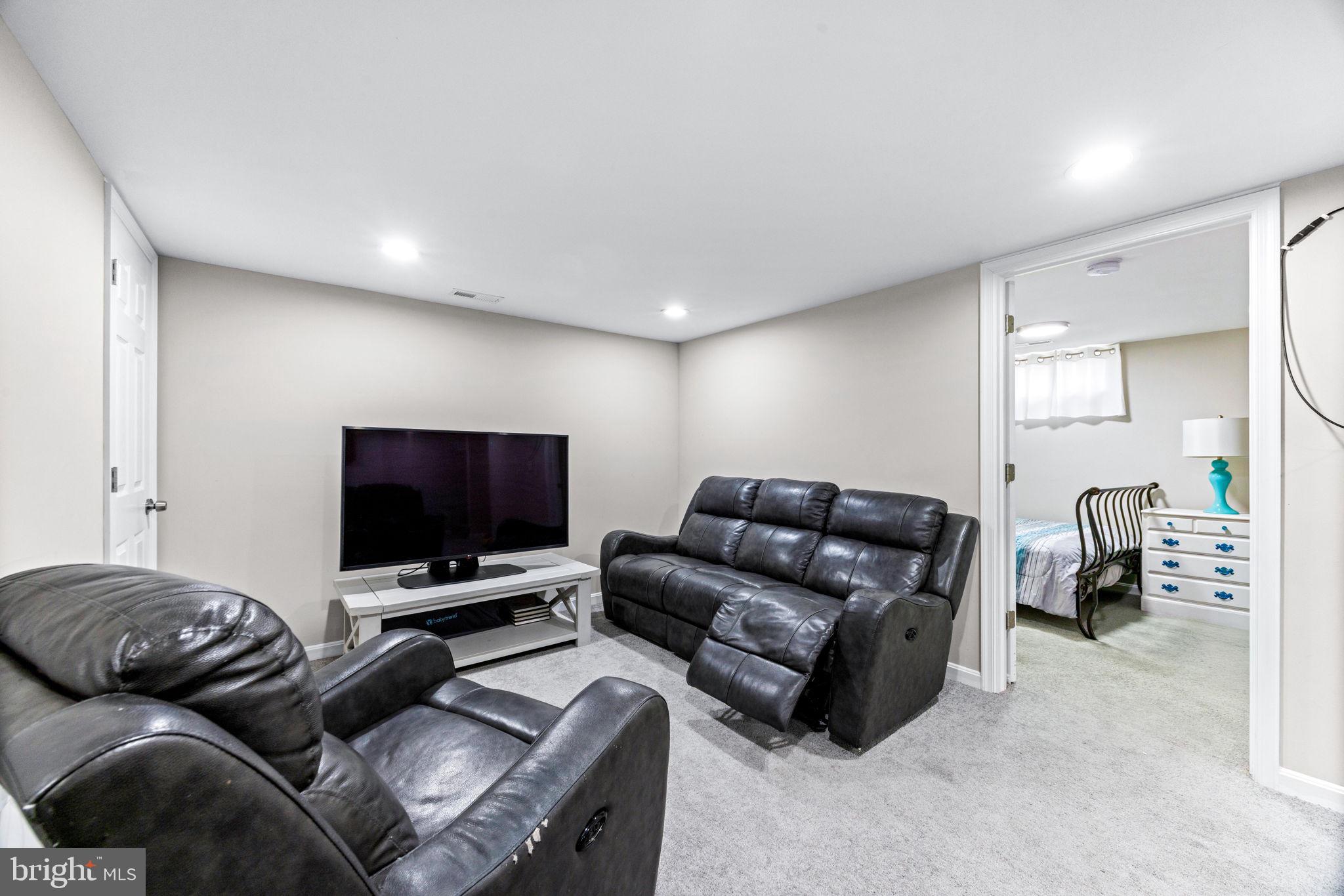 1603 SUNSHINE STREET