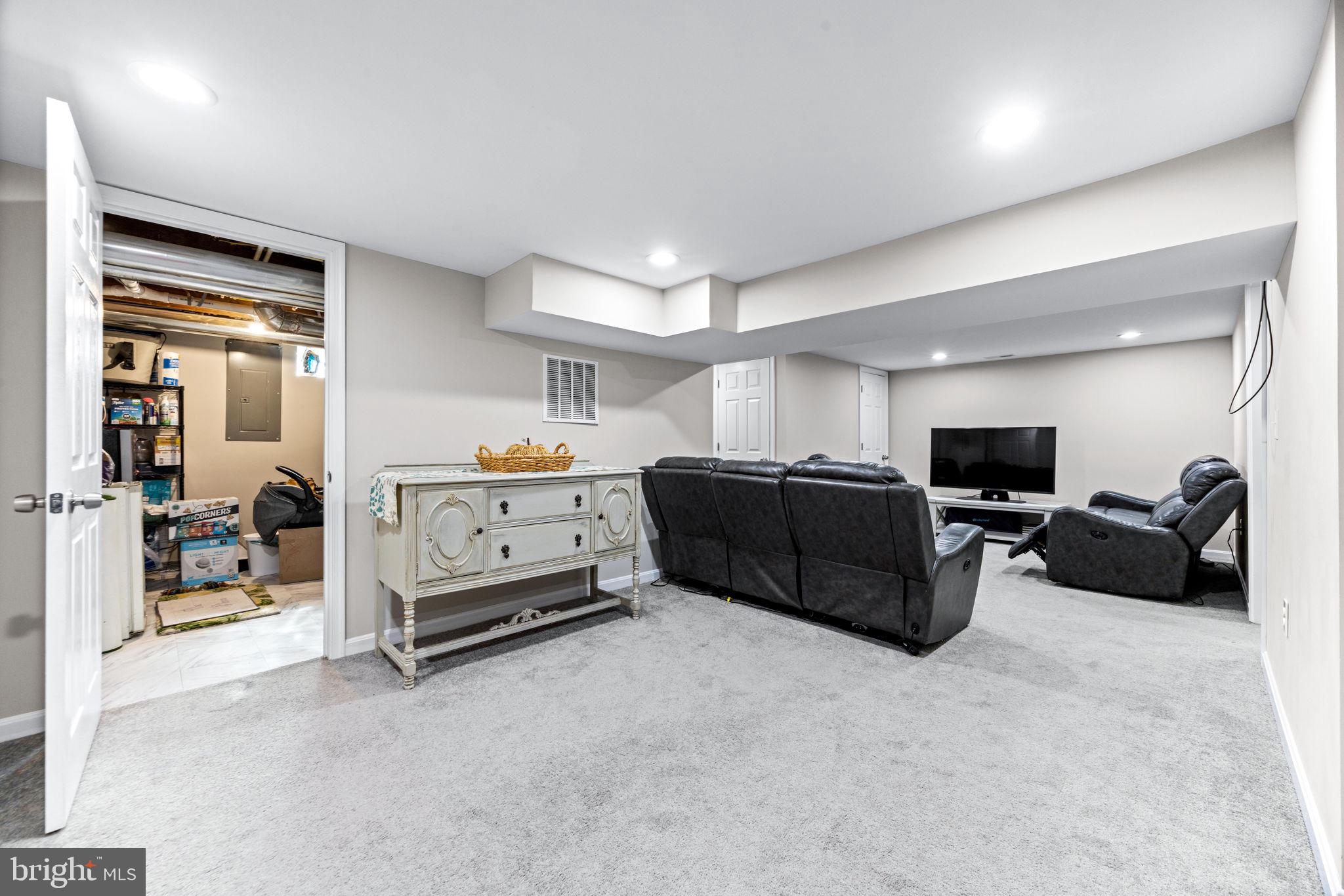 1603 SUNSHINE STREET