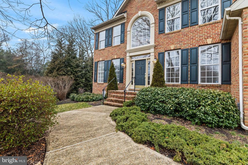 8128 CRIMSON COURT