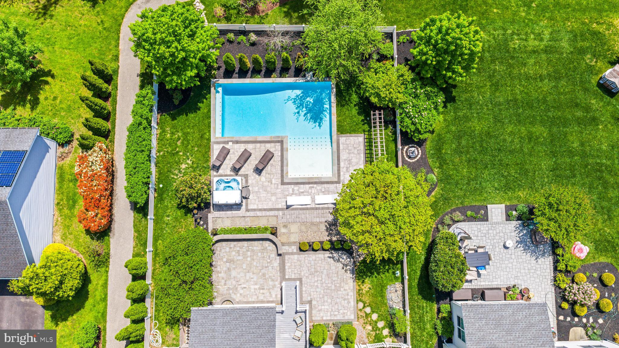 2435 MACALLISTER LANE
