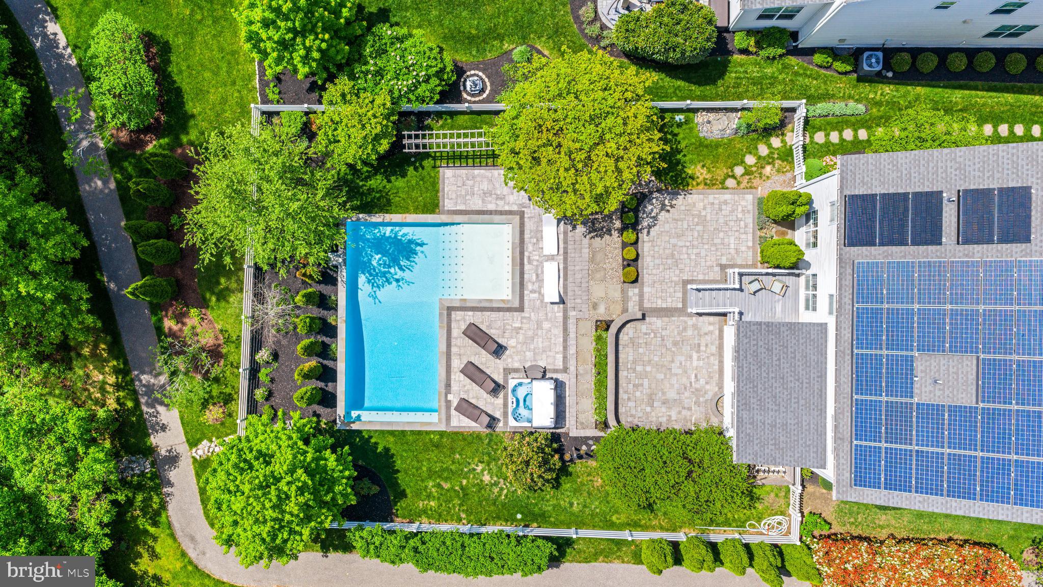 2435 MACALLISTER LANE