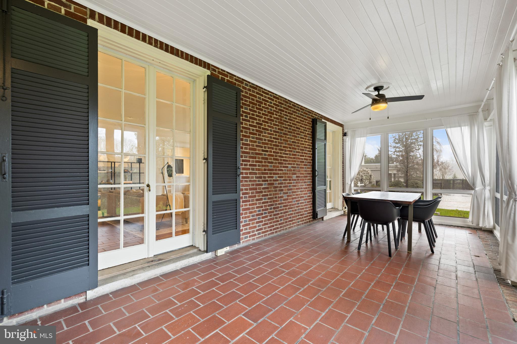 10 Whitfield Rd
