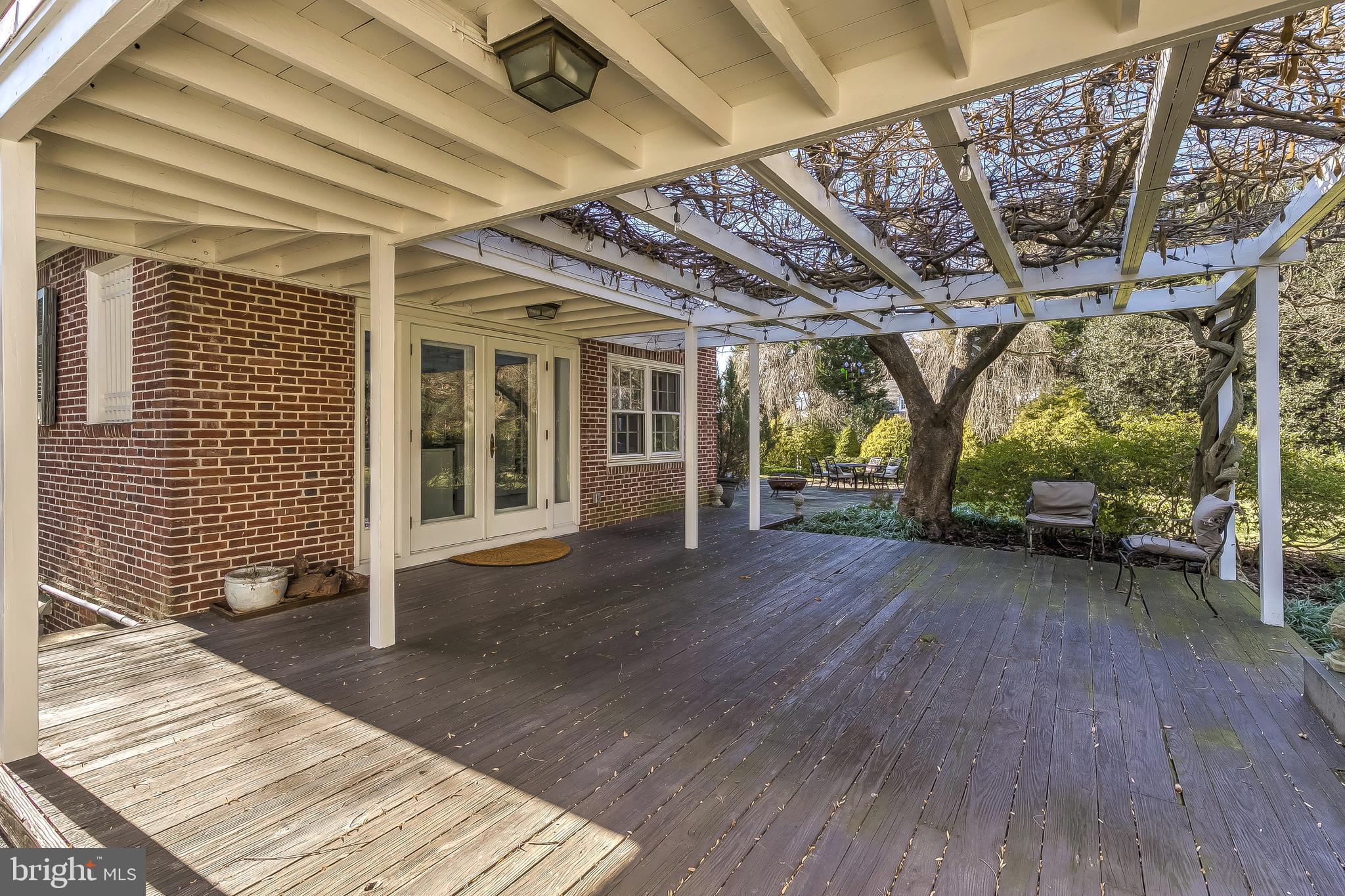 10 Whitfield Rd