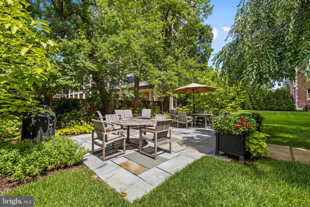 3908 N Charles St #601