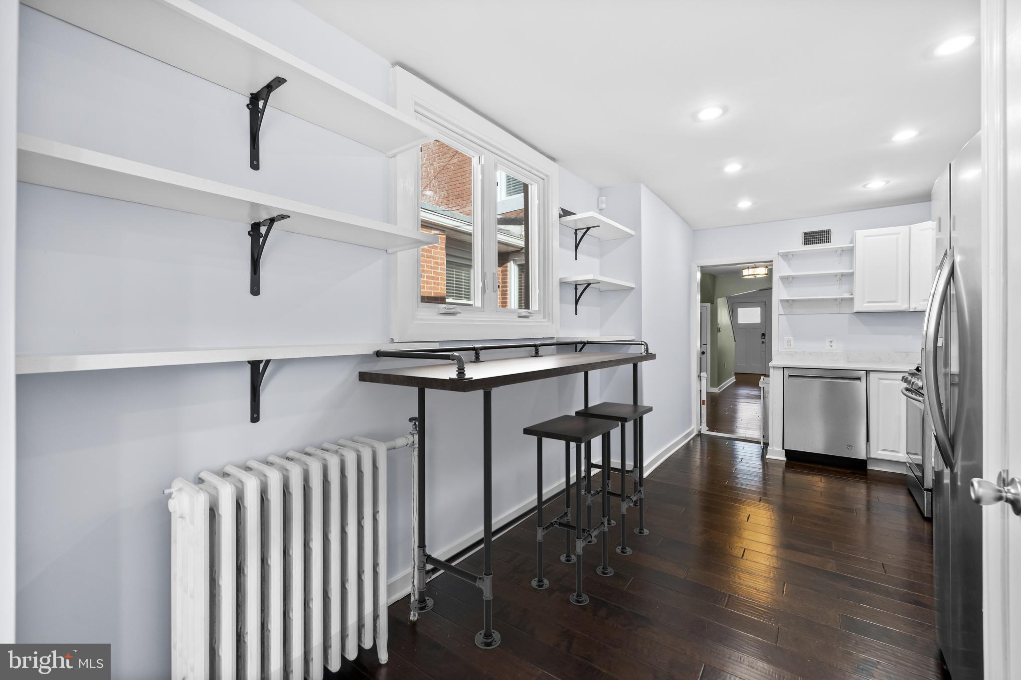 1011 W 37th St
