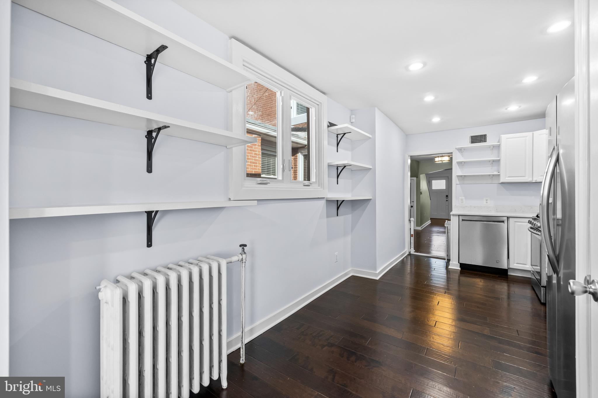 1011 W 37th St