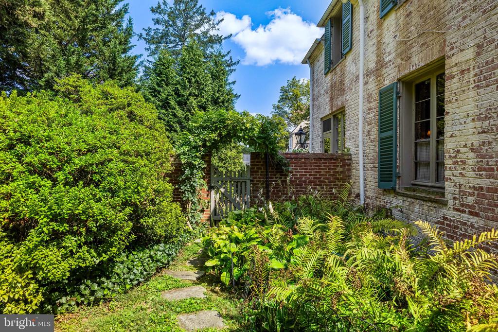112 Saint Dunstans Rd