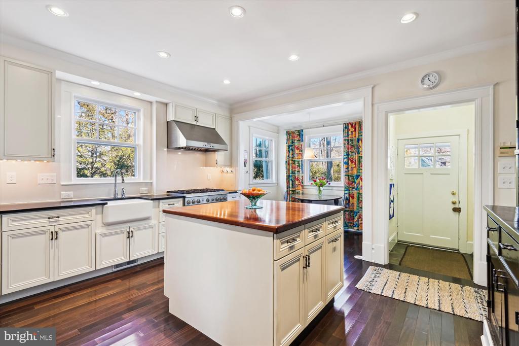 209 Ridgewood Rd