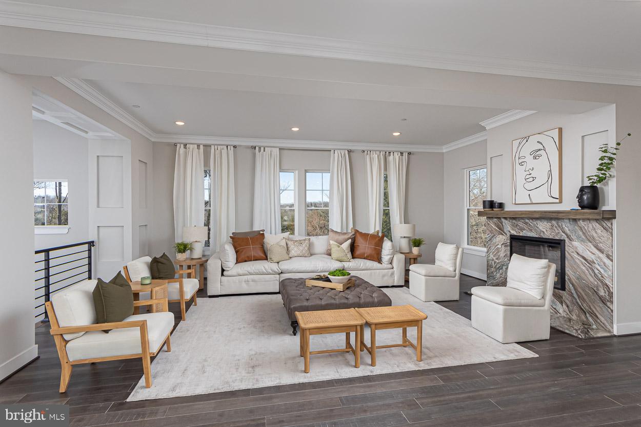 1032 Terrace Gln
