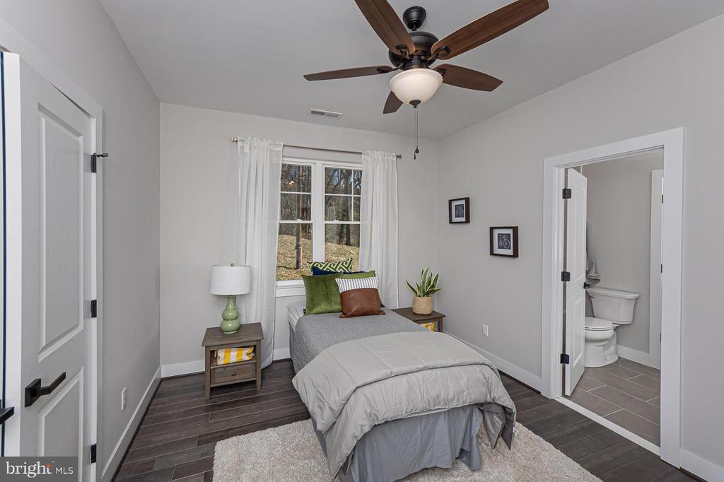 1032 Terrace Gln