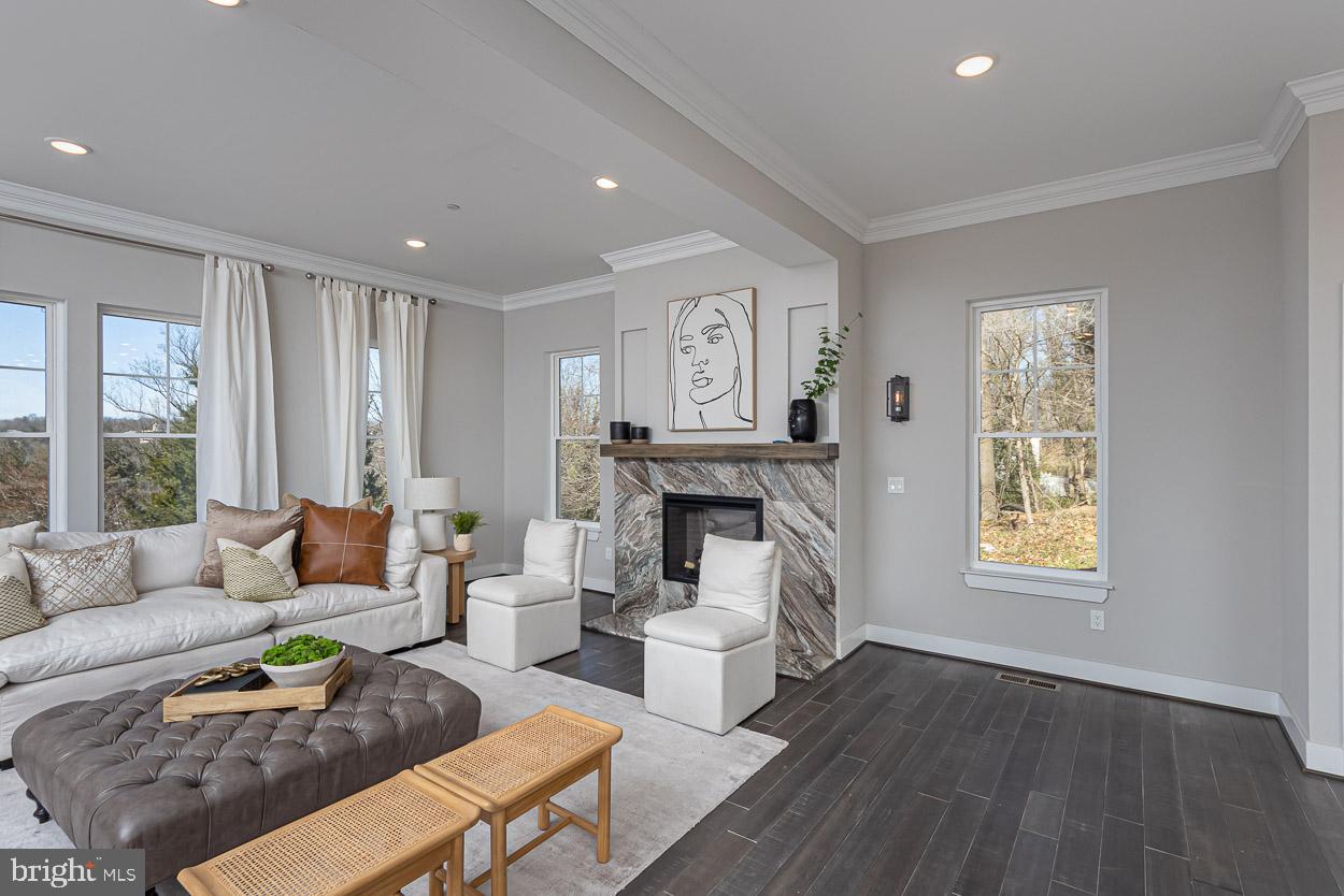1032 Terrace Gln