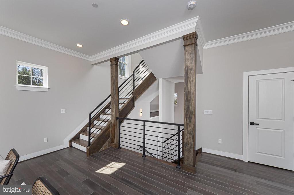 1032 Terrace Gln