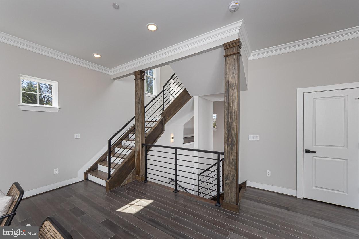 1032 Terrace Gln