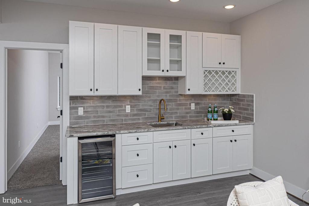 1032 Terrace Gln