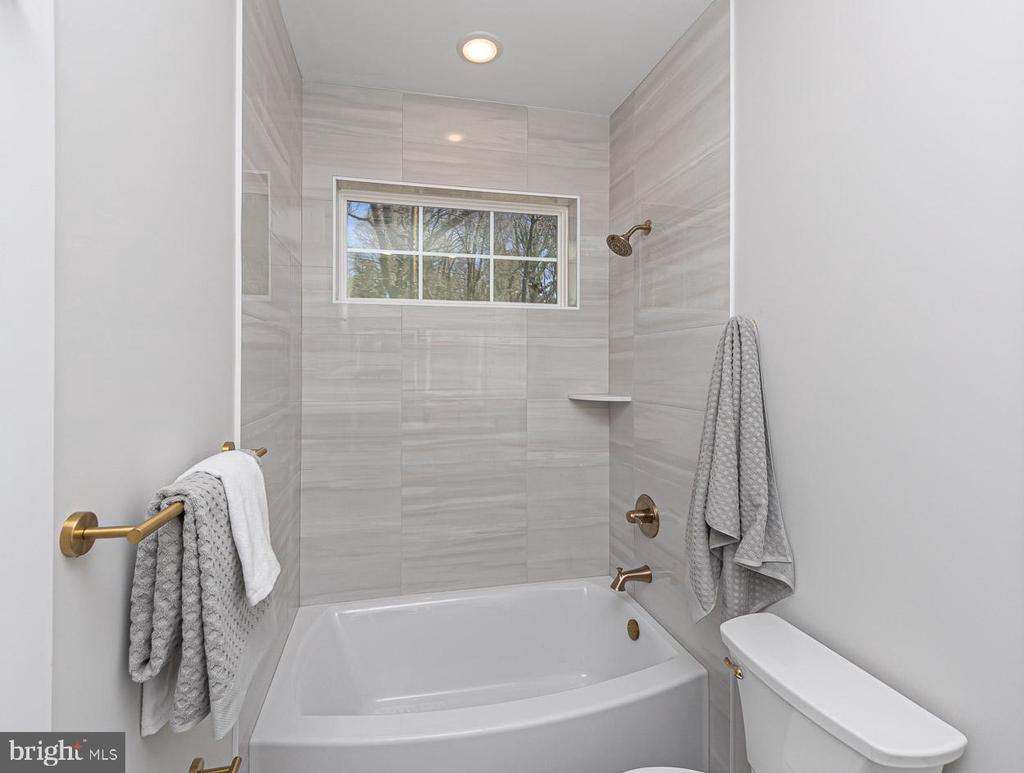 1032 Terrace Gln