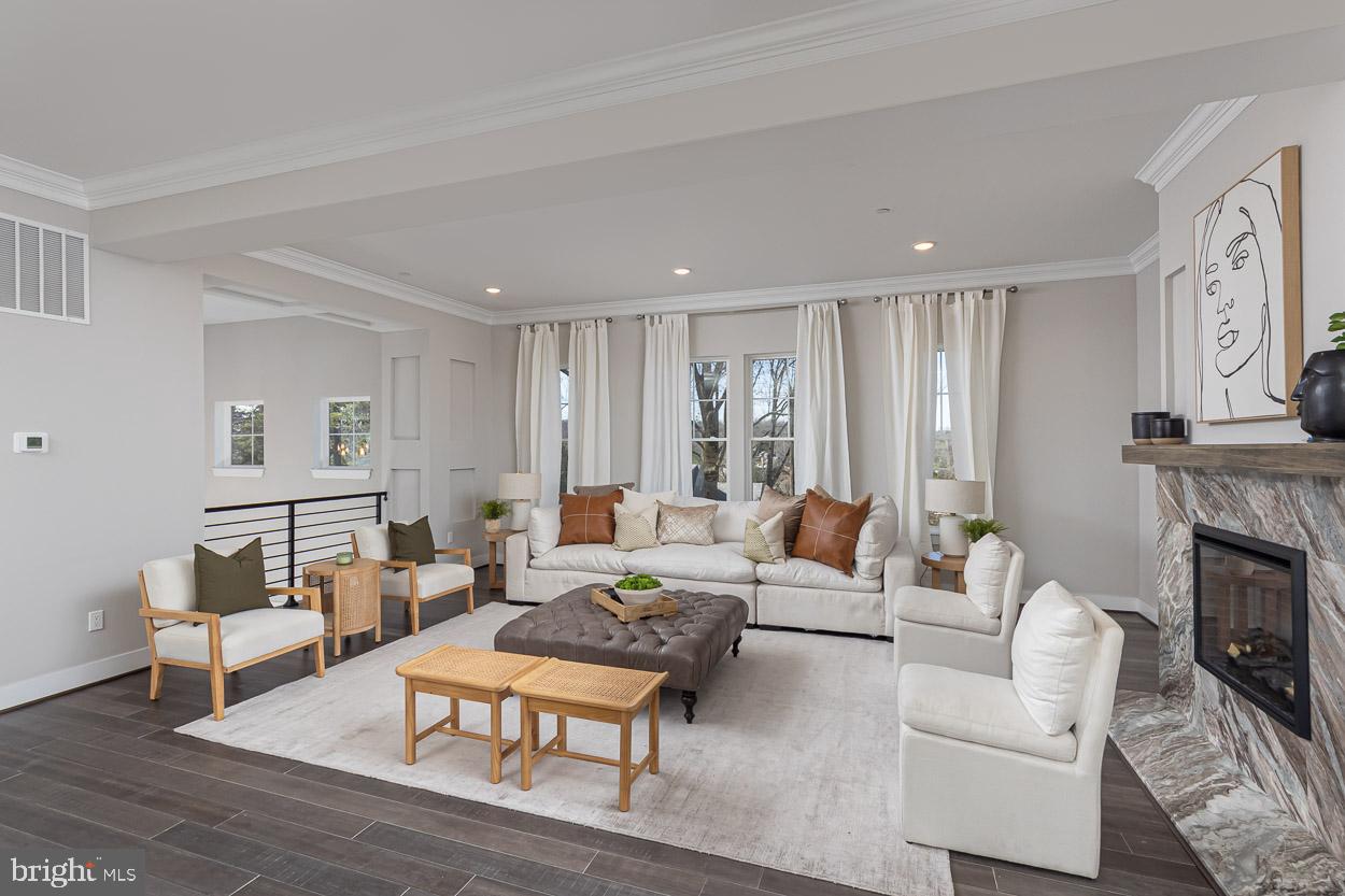 1032 Terrace Gln