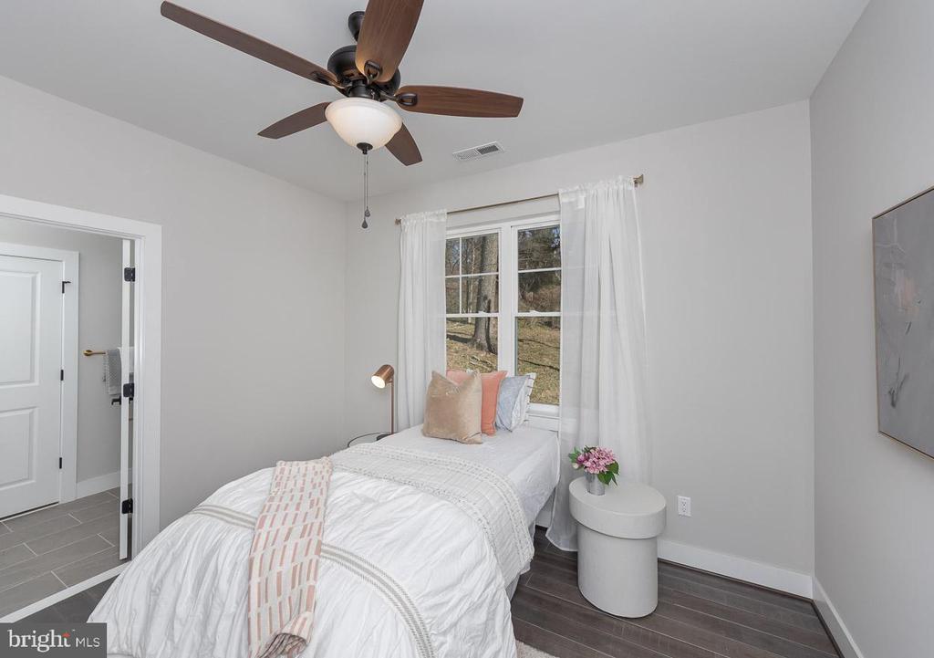 1032 Terrace Gln