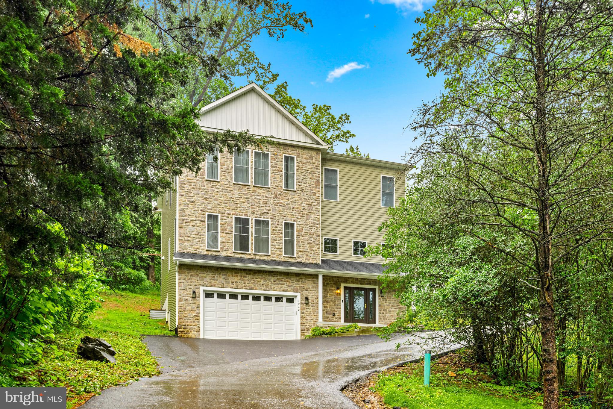1032 Terrace Gln