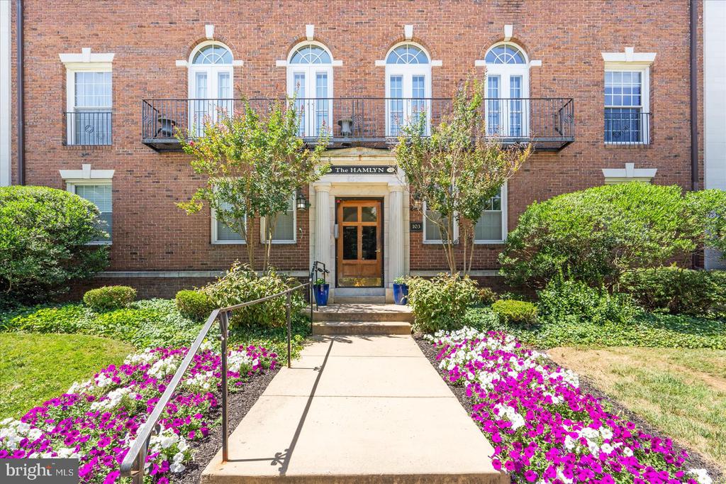 103 W 39TH STREET W E2
