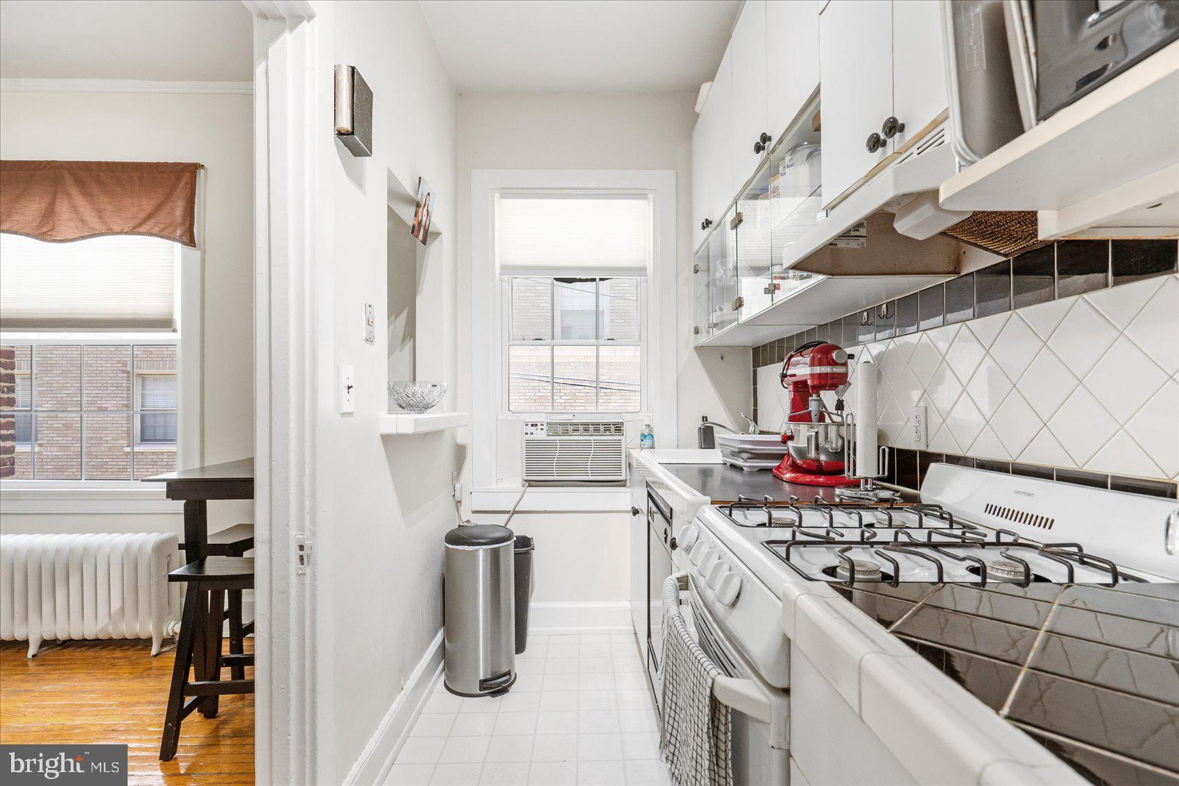 103 W 39TH STREET W E2