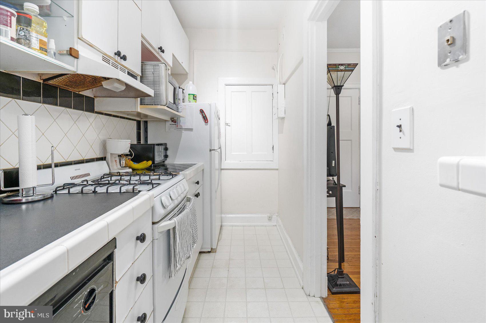 103 W 39TH STREET W E2