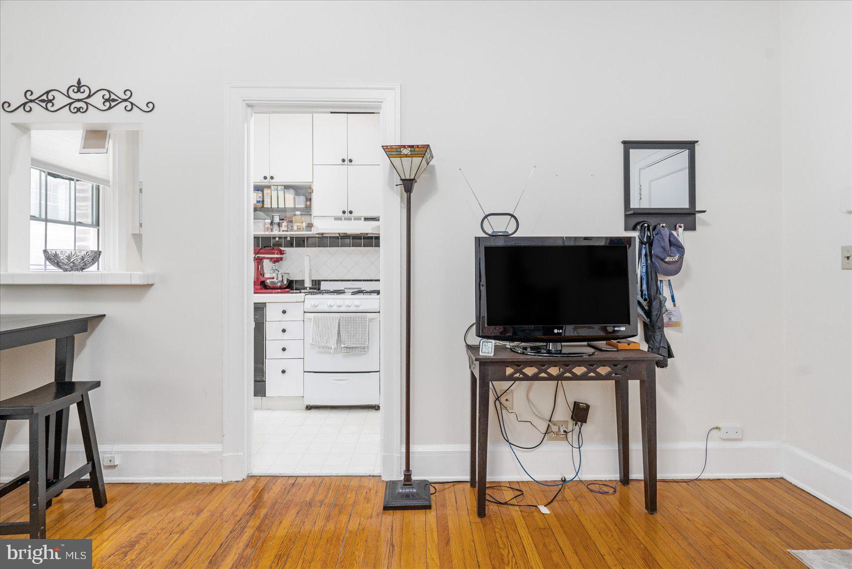 103 W 39TH STREET W E2