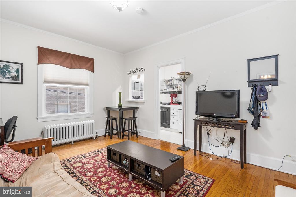 103 W 39TH STREET W E2