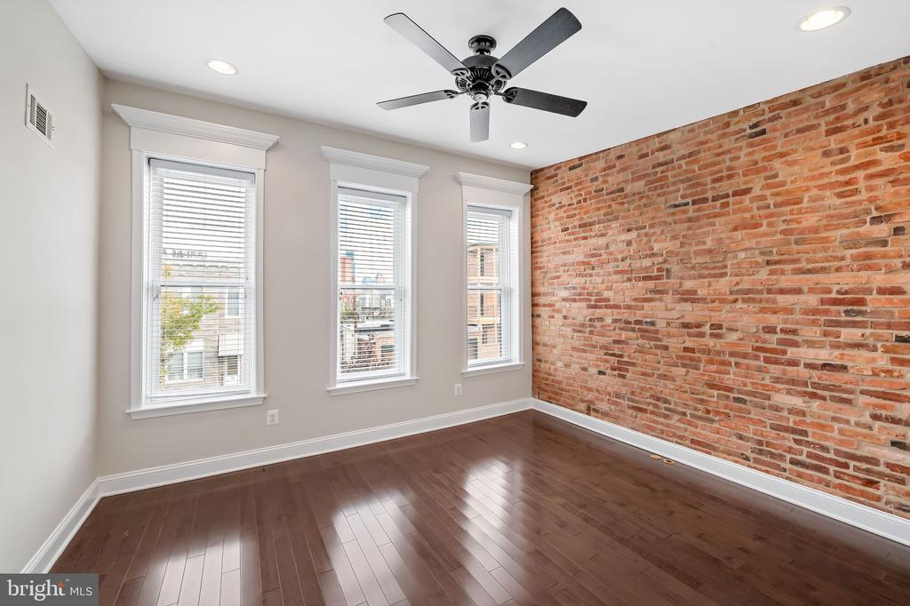 103 W OSTEND STREET