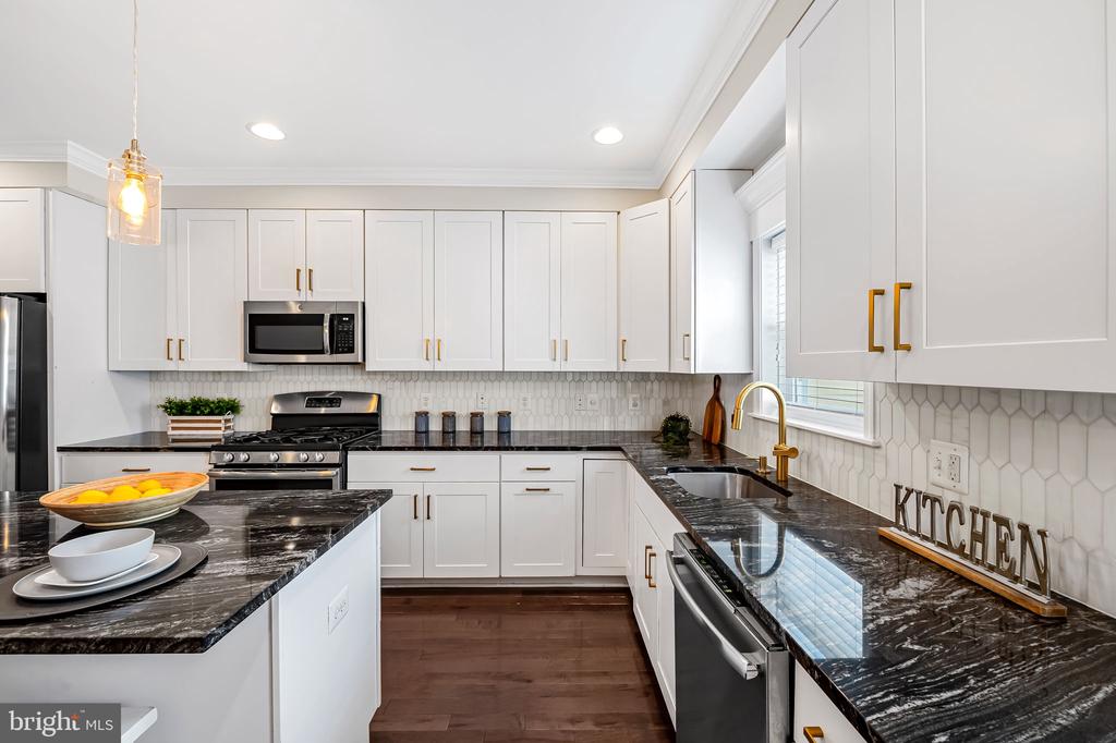 103 W OSTEND STREET
