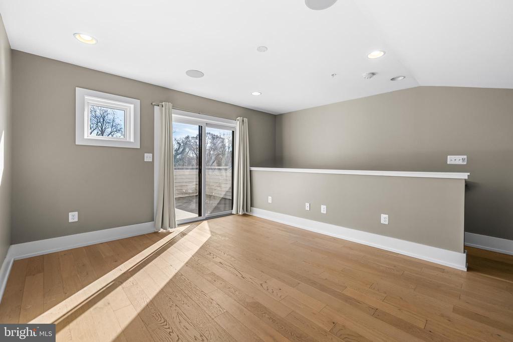 1456 REDFERN AVENUE