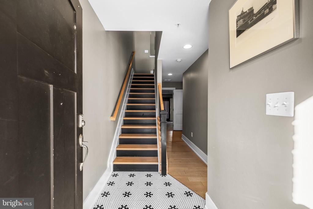 1456 REDFERN AVENUE