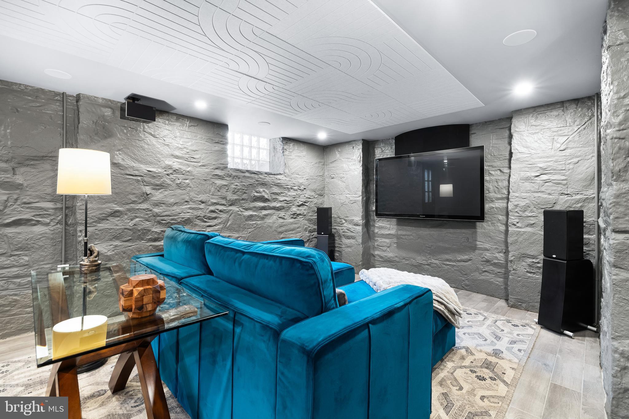 206 KEMBLE ROAD