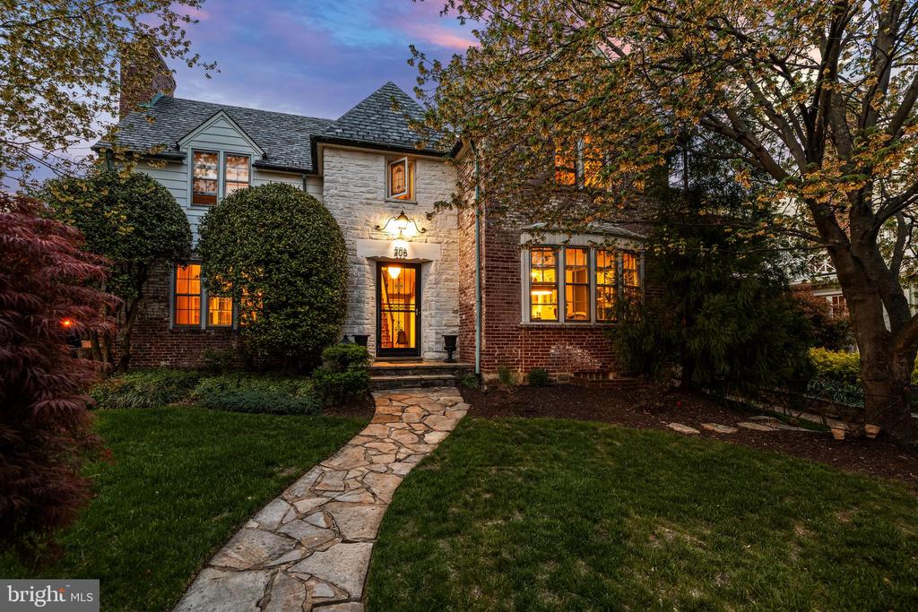 206 KEMBLE ROAD
