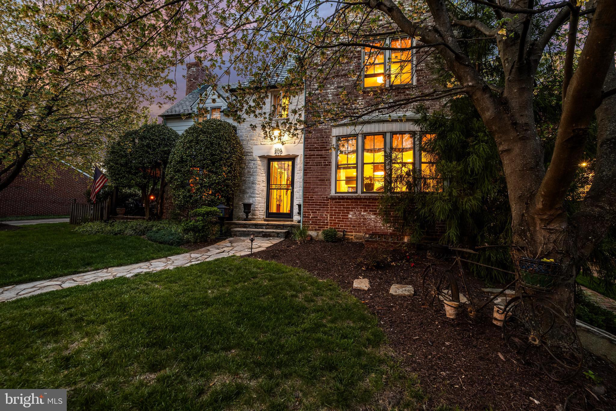 206 KEMBLE ROAD
