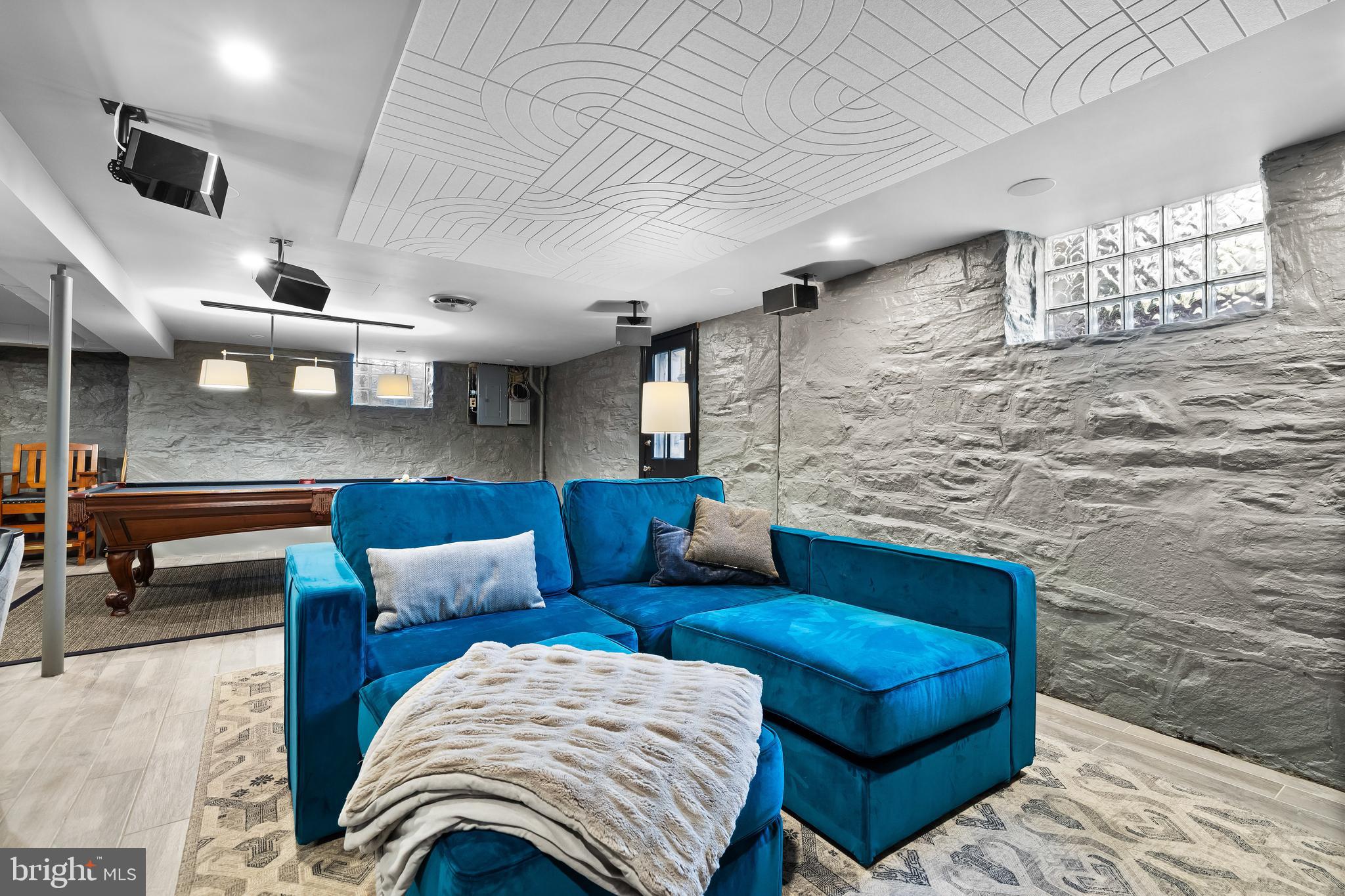 206 KEMBLE ROAD