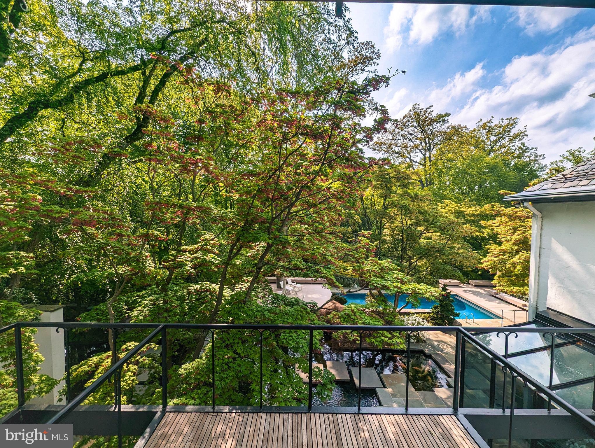 21 BLYTHEWOOD ROAD