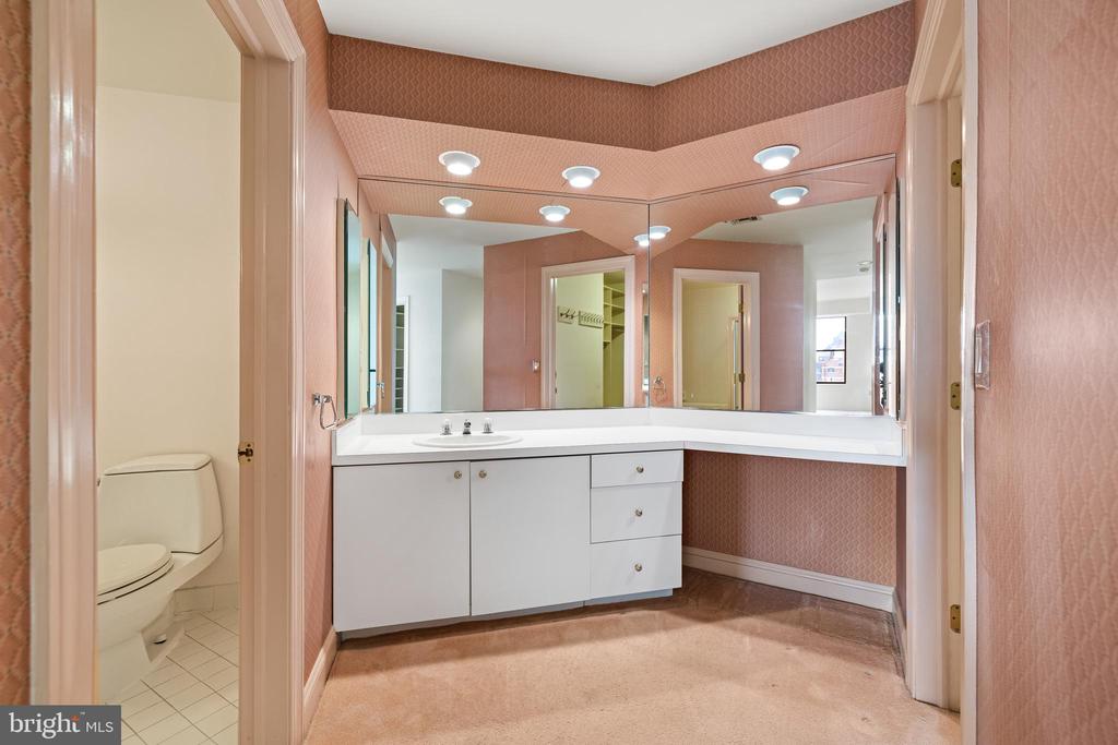 3704 N CHARLES STREET 1403