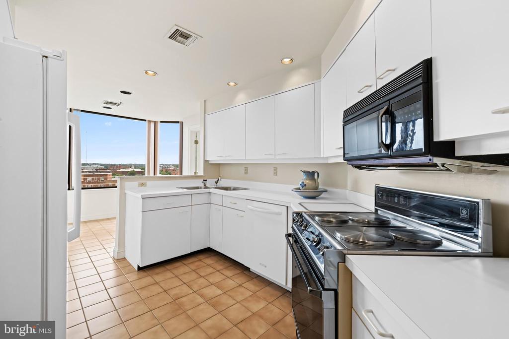 3704 N CHARLES STREET 1403