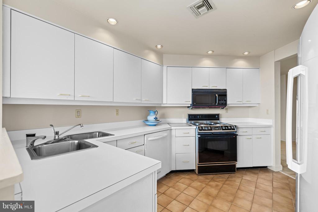 3704 N CHARLES STREET 1403