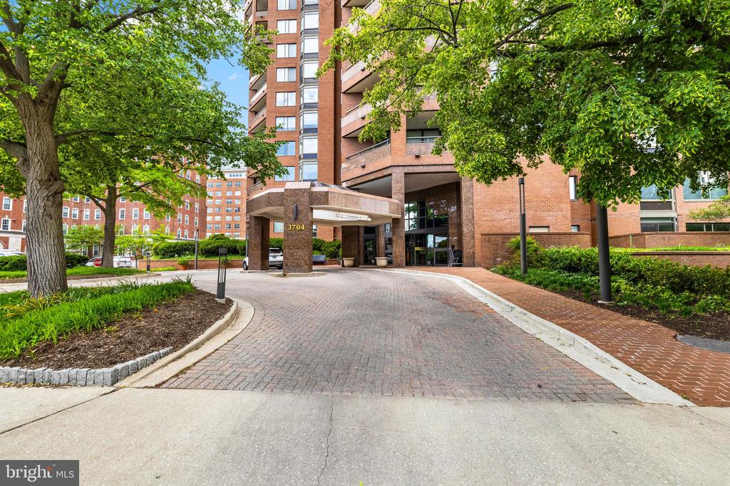 3704 N CHARLES STREET 1403