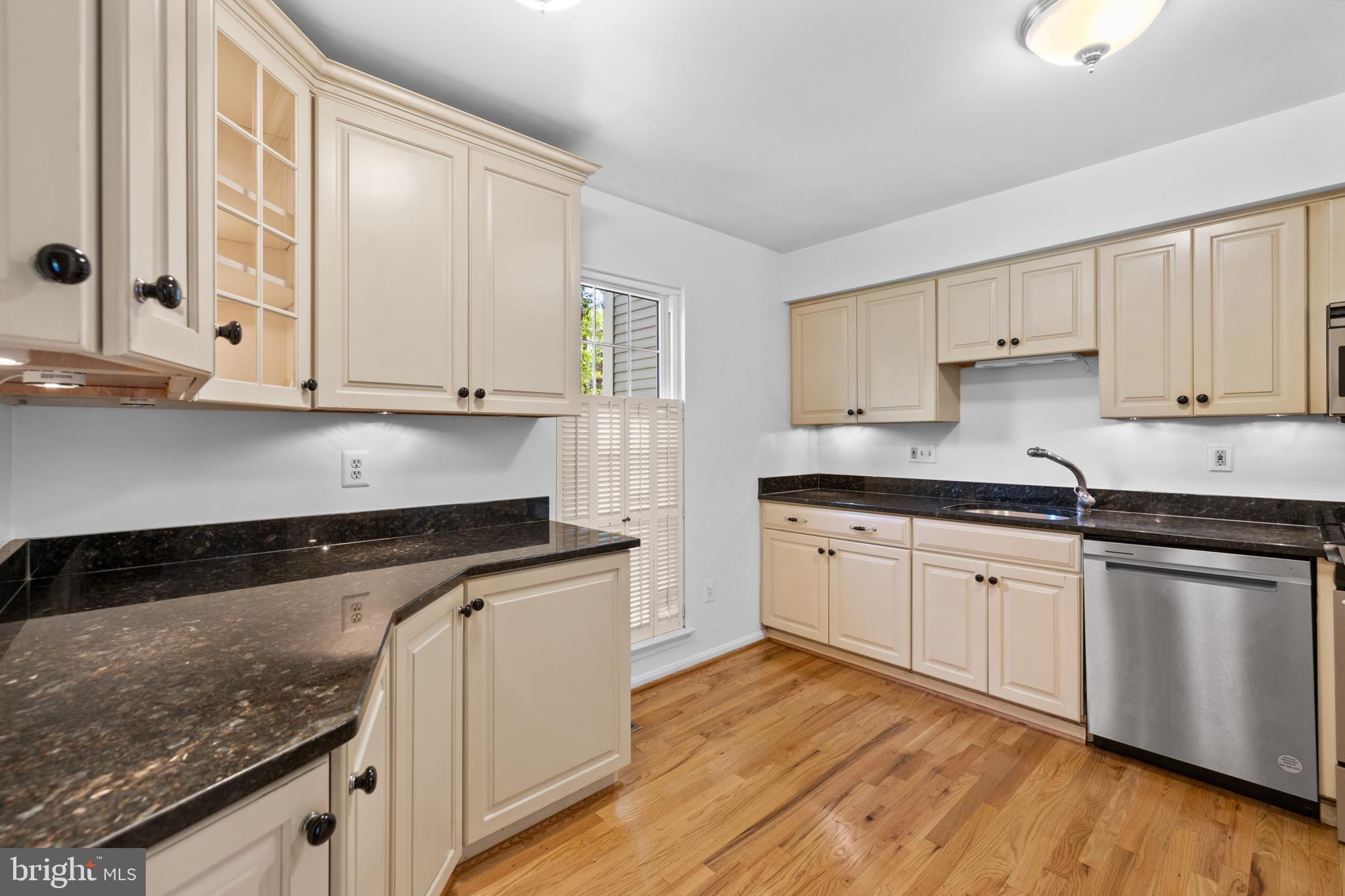 8548 London Bridge Way