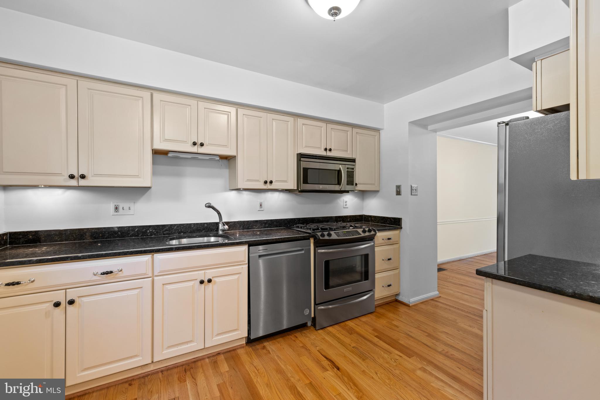 8548 London Bridge Way