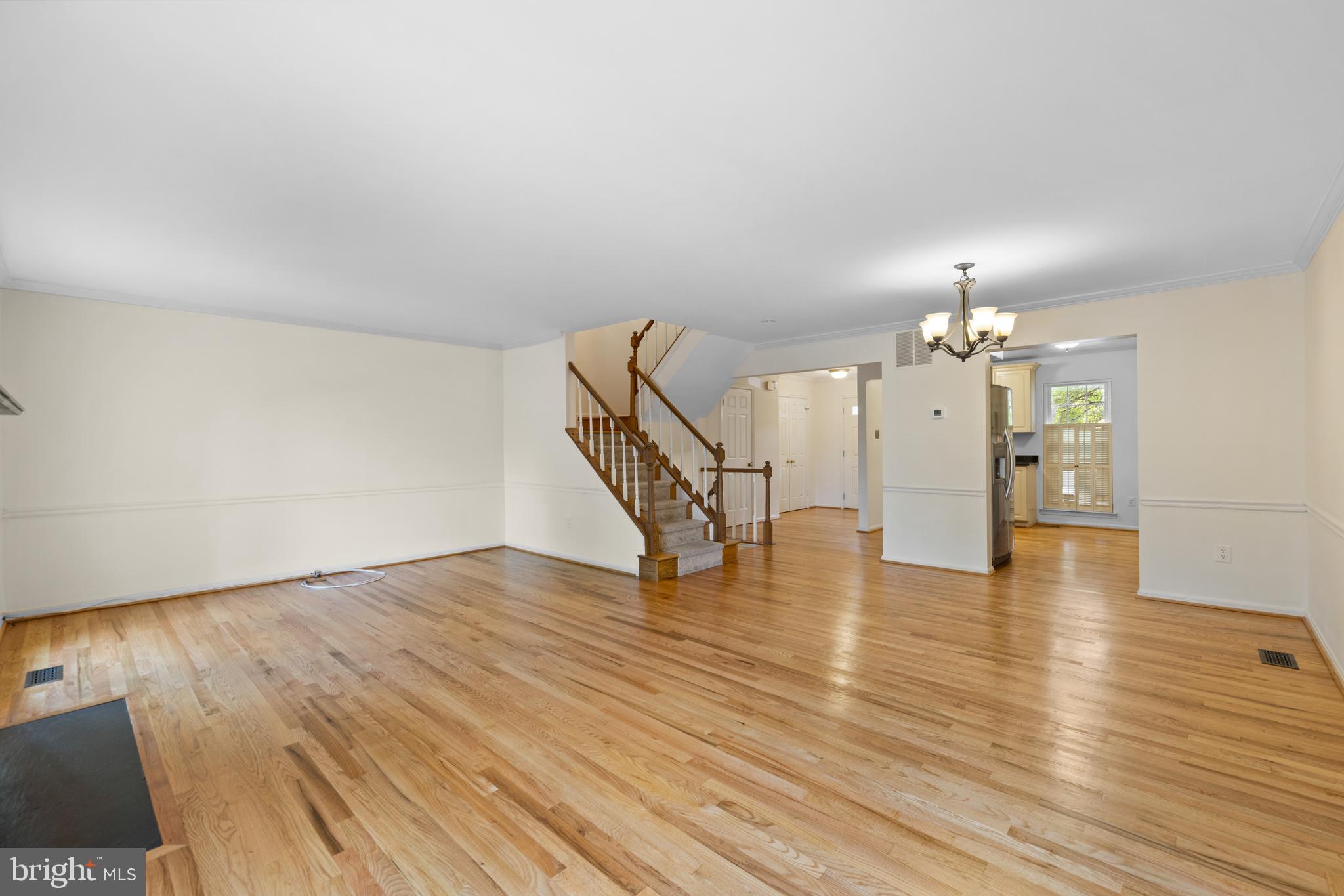 8548 London Bridge Way