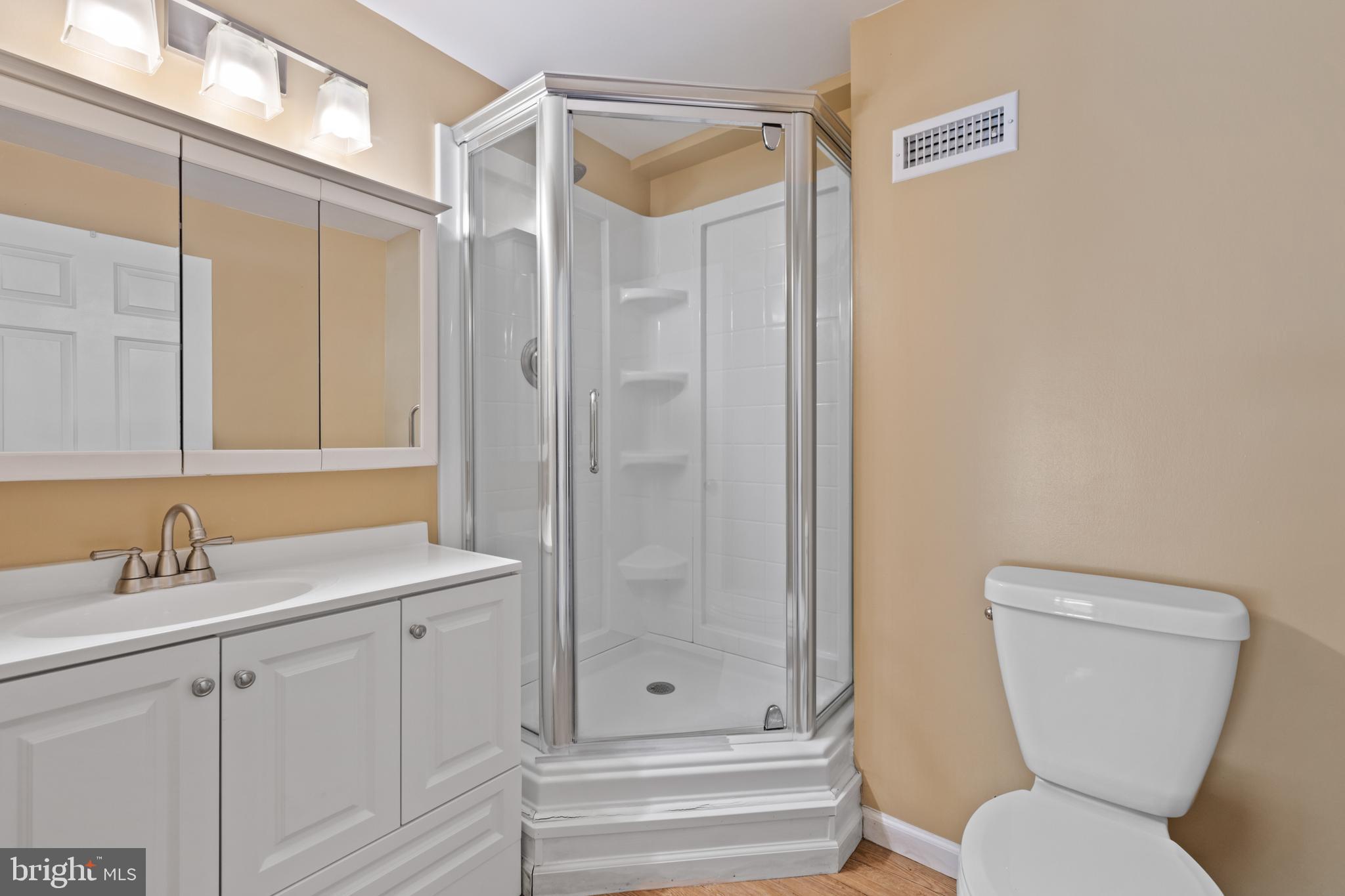 8548 London Bridge Way