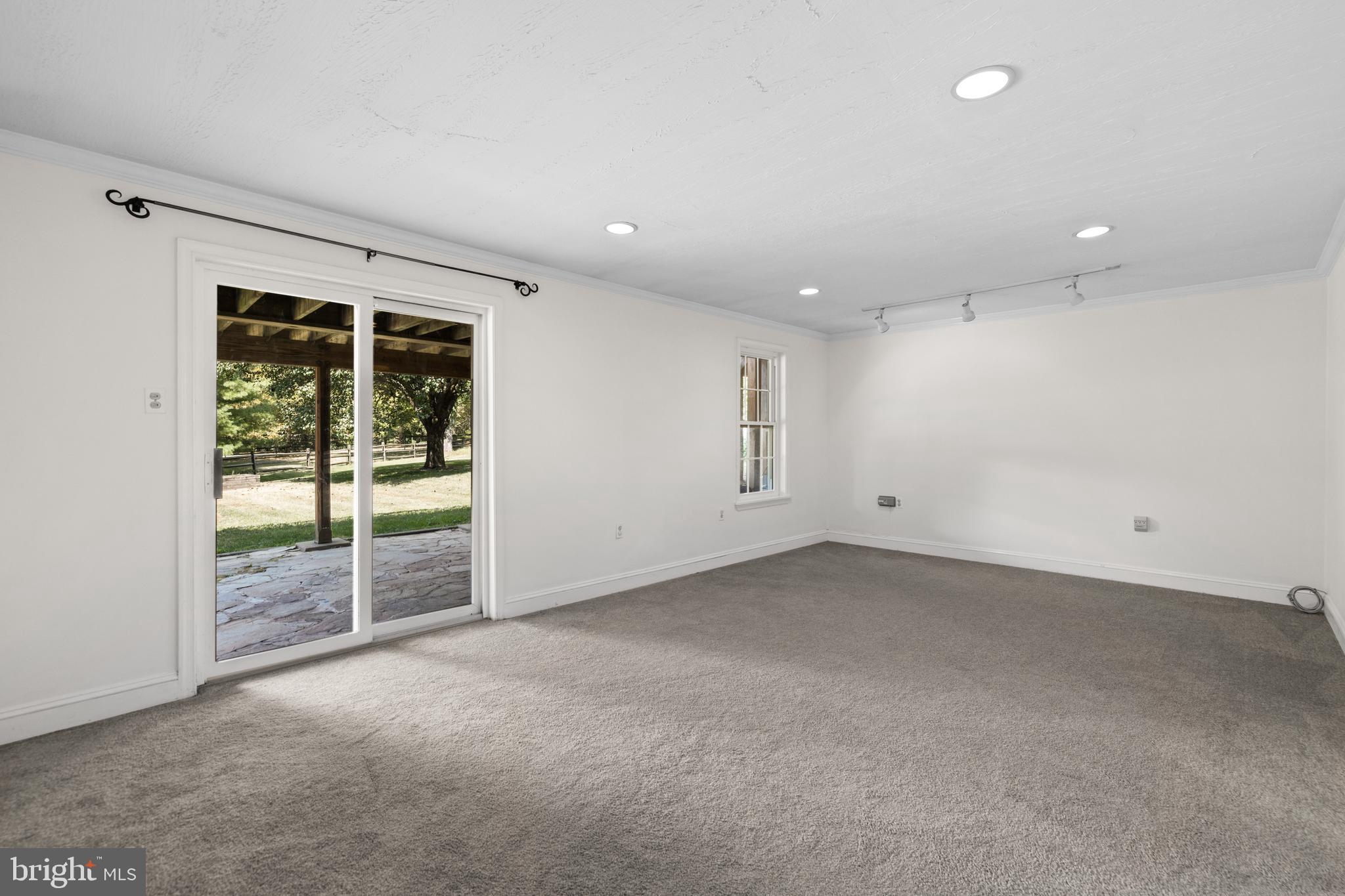 8548 London Bridge Way